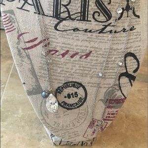 Vantel necklace with tear drop